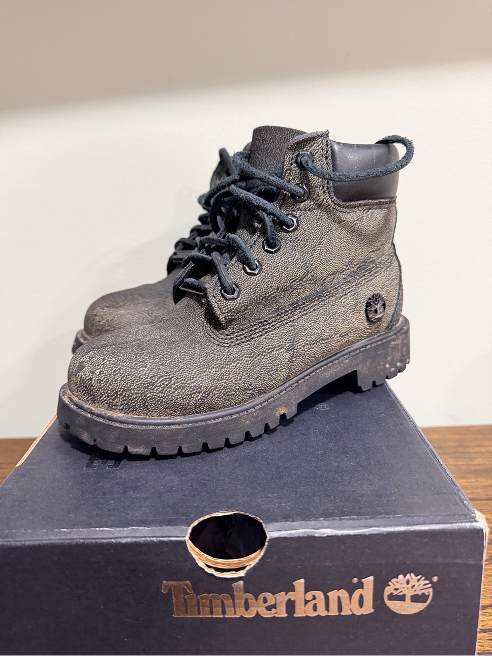 Timberland Youth Size 1 Gray Leather Insulated Boots